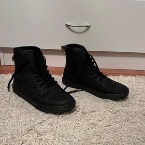Black Dr. Martens boots women’s size 6